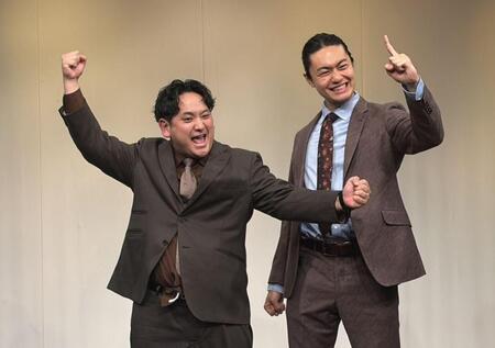 優勝から一夜明け、喜びをポーズで表現するうゼロカランのワキユウタ（左）とたいが