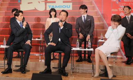 笑顔で話す（前列左から）有澤樟太郎、別所哲也、一路真輝（後列同）林瑠奈、山崎大輝、福田転球（撮影・吉澤敬太）