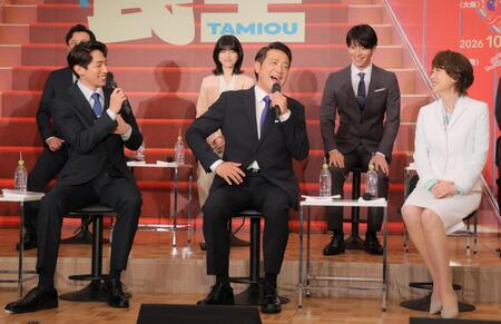 笑顔でトークする（前列左から）有澤樟太郎、別所哲也、一路真輝（後列同）林瑠奈、山崎大輝（撮影・吉澤敬太）