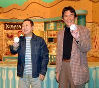 板東英二さんと仲田幸司氏＝２００２年３月