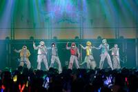 ライブを行う「すにすて　－　ＳｎｅａｋｅｒＳｔｅｐ」＝神奈川・ＫＴ　Ｚｅｐｐ　ＹｏｋｏｈａｍａⓒＳＴＰＲ　Ｉｎｃ．