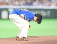 始球式を務め悔しがる相葉雅紀（撮影・開出牧）