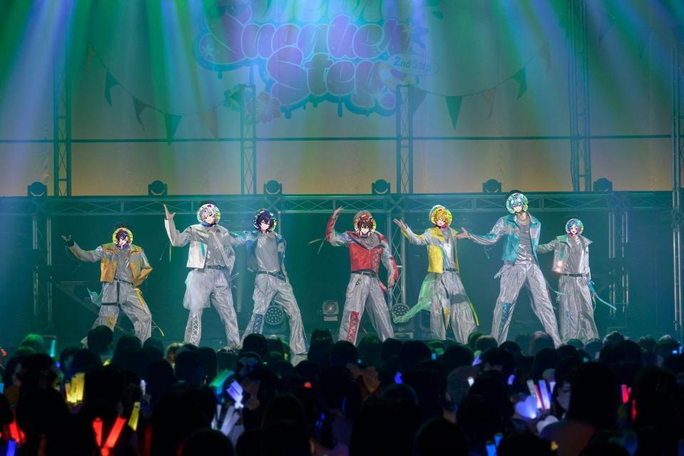 ライブを行う「すにすて　－　ＳｎｅａｋｅｒＳｔｅｐ」＝神奈川・ＫＴ　Ｚｅｐｐ　ＹｏｋｏｈａｍａⓒＳＴＰＲ　Ｉｎｃ．