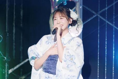浴衣姿で歌う櫻井優衣（ｐｈｏｔｏ　ｂｙ　Ｖｉｏｌａ　Ｋａｍ）