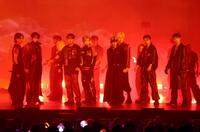 会場を盛り上げるＡＴＥＥＺ（撮影・石井剣太郎）