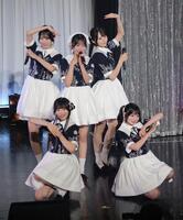 パフォーマンスするＲａｉｎ　Ｔｒｅｅ