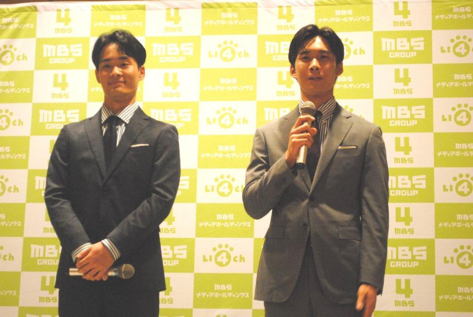 トークするＭＢＳ新人アナウンサーの鈴木充喜（右）と戸嶋将英