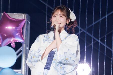 浴衣姿で歌う櫻井優衣（ｐｈｏｔｏ　ｂｙ　Ｖｉｏｌａ　Ｋａｍ）