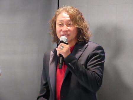 サッカー元日本代表の岡野雅行