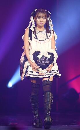 堂々とランウェイを歩く希空＝２９日、Zepp Haneda
