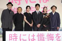 ほほ笑む（左から）中島哲也監督、片岡鶴太郎、柴咲コウ、西島秀俊、黒木華、宮藤官九郎（撮影・吉澤敬太） 