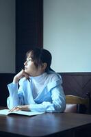 エッセイ集「影まで愛して」を発売した影山優佳（撮影：神藤剛）