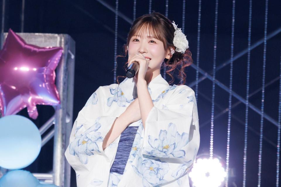 浴衣姿で歌う櫻井優衣（ｐｈｏｔｏ　ｂｙ　Ｖｉｏｌａ　Ｋａｍ）