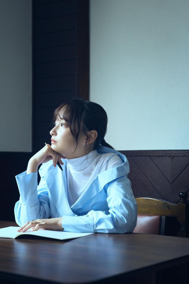 エッセイ集「影まで愛して」を発売した影山優佳（撮影：神藤剛）