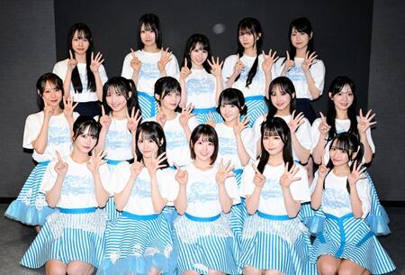 ＳＴＵ４８　１４ｔｈシングル選抜メンバー。（前列左から）吉田彩良、中村舞、甲斐心愛、原田清花、高雄さやか、（中列同）兵頭葵、岡村梨央、尾崎世里花、久留島優果、福田朱里、森末妃奈、（後列同）曽我部あこ、濵田響、岡田あずみ、新井梨杏、島田紗香
