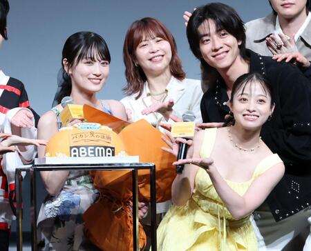 橋本環奈らに誕生日を祝福される山下美月（撮影・金田祐二）