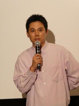 涙する上坂龍之介監督