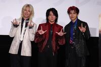 ポーズをきめるＭｒｓ．ＧＲＥＥＮ　ＡＰＰＬＥの（左から）藤澤涼架、大森元貴、若井滉斗＝東京・ＴＯＨＯシネマズ六本木ヒルズ（撮影・金田祐二）