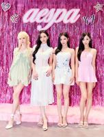キュートなルックスを披露したａｅｓｐａの（左から）ＷＩＮＴＥＲ、ＫＡＲＩＮＡ、ＮＩＮＧＮＩＮＧ、ＧＩＳＥＬＬＥ