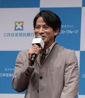 新ＣＭ発表会で話す岡田准一（撮影・西岡正）