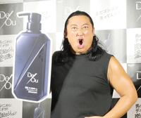 目力強めで撮影に応じた秋山竜次