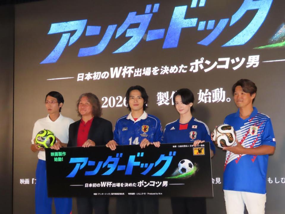 映画の会見に出席した（左から）矢野昌幸、岡野雅行、水上恒司、池田匡志、豪田トモ監督
