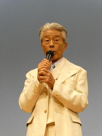 トークを行う倉田保昭