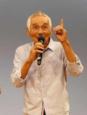 トークを行う岡本富士太