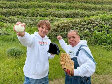 充電旅ＳＰに出演する上地雄輔（左）と出川哲朗