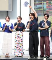 トークで盛り上がる（左から）華優希、山本千尋、三浦宏規、高野洸（撮影・棚橋慶太）