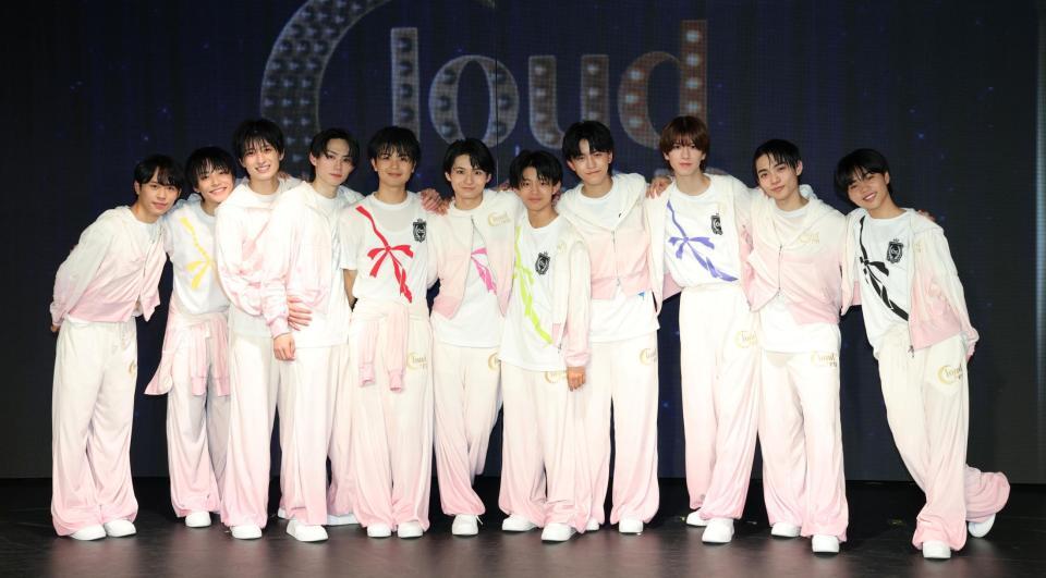 公演初日を前に意気込みを語ったＣｌｏｕｄ　ｔｅｎのメンバーたち。（左から）松尾帆高、興梠大和、北凪晴、濱屋元希、阿部晴仁、福嶋涼斗、平石愛葵、渡邊絢斗、根本純志、稲葉斗真、宇治斗真（撮影・伊藤笙子）