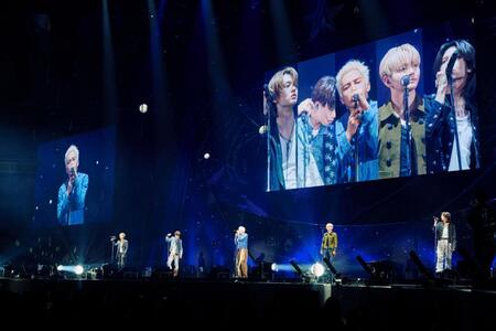 横浜アリーナ公演のステージに立つＳＴＡＲＧＬＯＷ