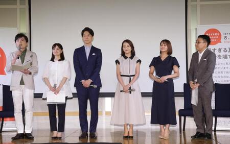 気候変動のイベントに登場した（左から）ＮＨＫ・高瀬耕造アナウンサー、日本テレビ・瀧口麻衣アナウンサー、テレビ朝日・佐々木快アナウンサー、ＴＢＳ・日比麻音子アナウンサー、日本テレビ・瀧口麻衣アナウンサー、フジテレビ・上垣皓太郎アナウンサー（撮影・佐々木彰尚）