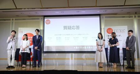 質問に答える（左から）ＮＨＫ・高瀬耕造アナウンサー、日本テレビ・瀧口麻衣アナウンサー、テレビ朝日・佐々木快アナウンサー、ＴＢＳ・日比麻音子アナウンサー、テレビ東京・藤井由依アナウンサー、フジテレビ・上垣皓太郎アナウンサー（撮影・佐々木彰尚）