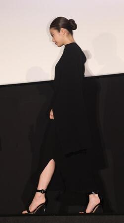 降壇する今田美桜＝東京・丸の内ピカデリー（撮影・佐々木彰尚）