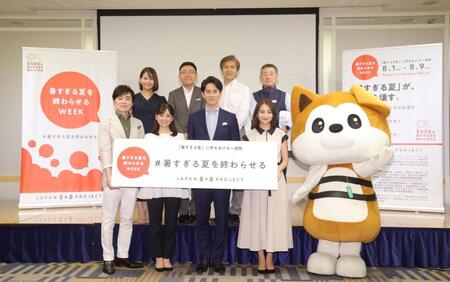 イベントに登場した（前列左から）ＮＨＫ・高瀬耕造アナウンサー、日本テレビ・瀧口麻衣アナウンサー、テレビ朝日・佐々木快アナウンサー、ＴＢＳ・日比麻音子アナウンサー、（後列同）テレビ東京・藤井由依アナウンサー、フジテレビ・上垣皓太郎アナウンサー、東大・江守正多教授、ＪＣＬＰ・今井雅則代表理事（撮影・佐々木彰尚）