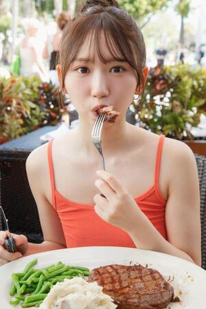 ⓒ日向坂４６　藤嶌果歩　１ｓｔ写真集「果実の歩幅」／集英社　撮影／菊地泰久