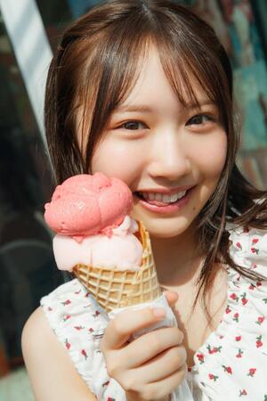 ⓒ日向坂４６　藤嶌果歩　１ｓｔ写真集「果実の歩幅」／集英社　撮影／菊地泰久