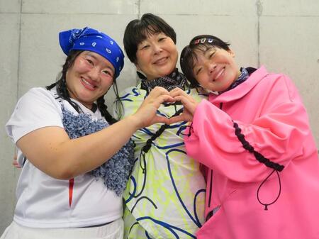 新曲への思いを語ったＭｙＭの（左から）よしこ、大島美幸、まひる