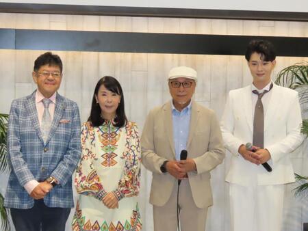 ２枚目シングル「冬の涙」の新曲発表会に出席した（左から）作曲家・伊戸のりお氏、円香乃氏、師匠の大谷明裕氏、亜蘭