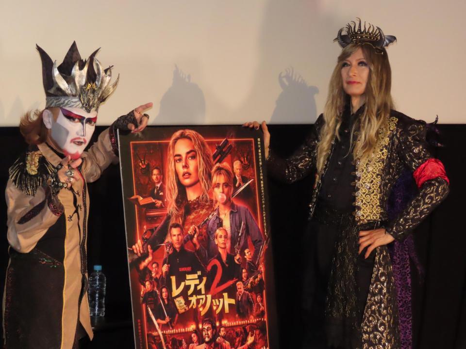 試写会に出席した（左から）デーモン閣下、ダミアン浜田