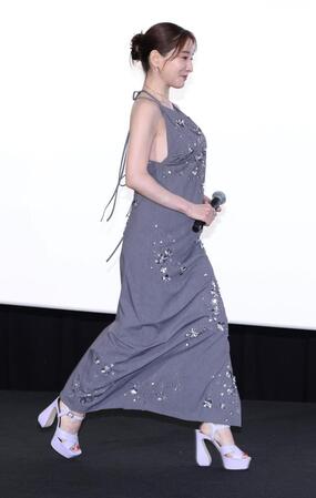 結婚発表後初めて報道陣の前に姿を見せた田中みな実（撮影・伊藤笙子）