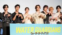 完成披露上映会に出席した（左から）長野蒼大、砂田将宏、田辺桃子、森愁斗、椿泰我、小西詠斗、小泉光咲