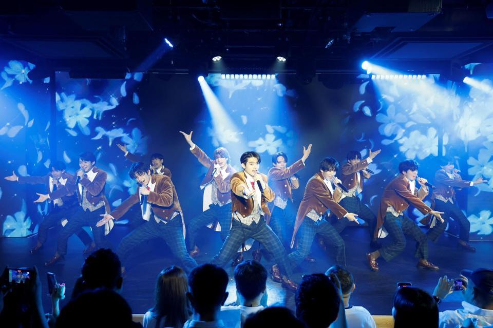 公演を盛り上げたＣｌｏｕｄ　ｔｅｎ
