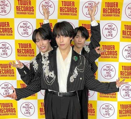 「ＤＡＩＳＵＫＩ」発売記念イベントを行った佐藤三兄弟