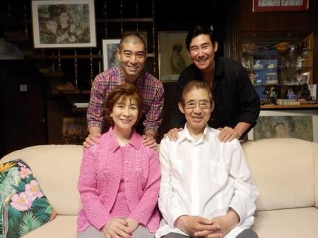 （上段左から）高嶋政伸、高嶋政伸、（下段左から）寿美花代さん、高島忠夫さん（提供）