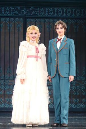 雪組新人公演「ポーの一族」でエドガー役の華世京（右）とメリーベル役の澄花まい