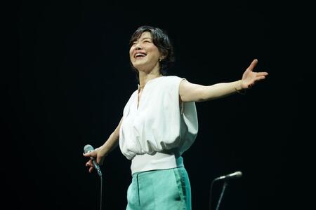ツアー最終日で笑顔を見せる今井美樹