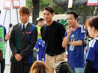Ｗ杯で現地リポートする柿谷曜一朗氏（左）