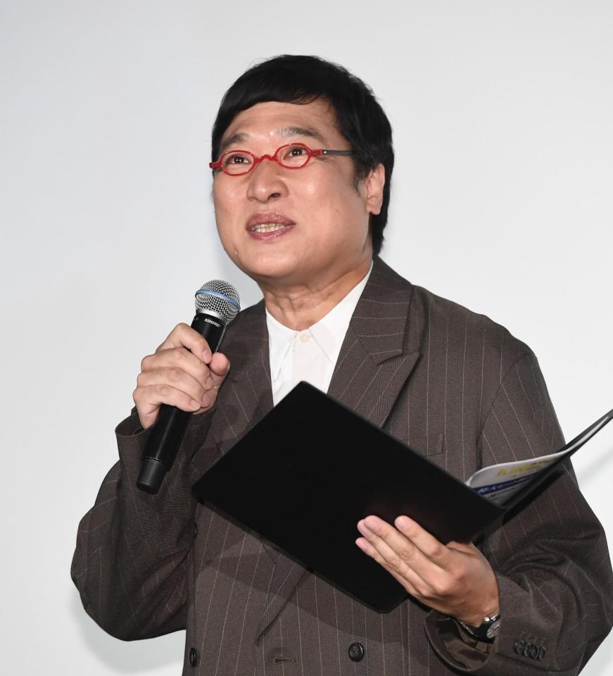 舞台あいさつを盛り上げた山里亮太（撮影・園田高夫）